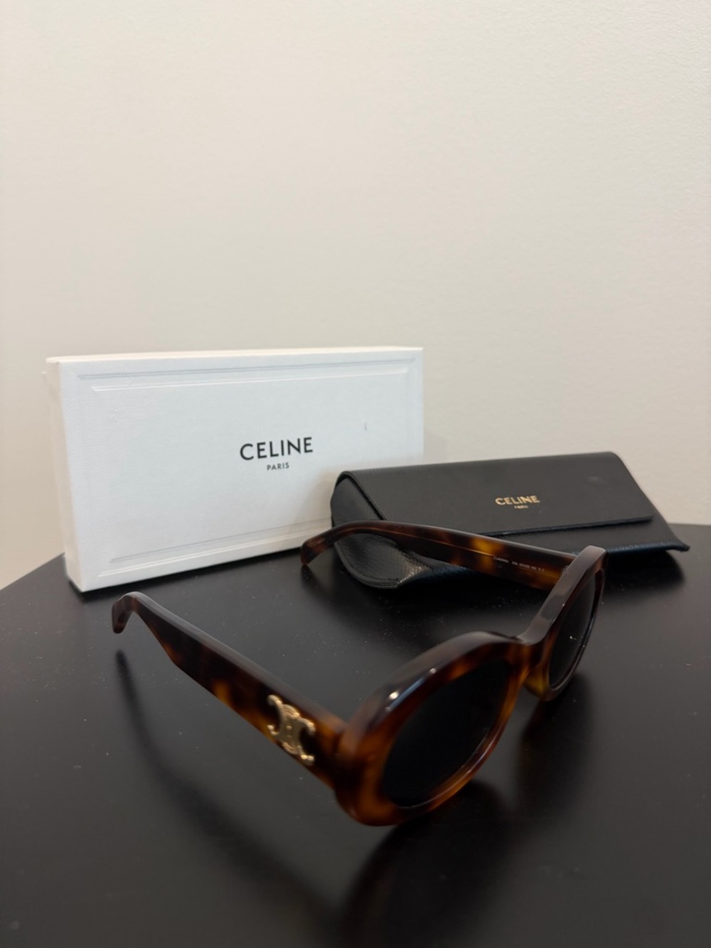 CELINE Triomphe CL40194U, Tortoiseshell Oval Sunglasses with Gold Logo